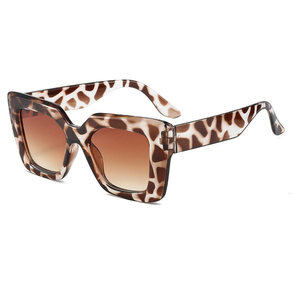 Minimalist and stylish square sunglasses